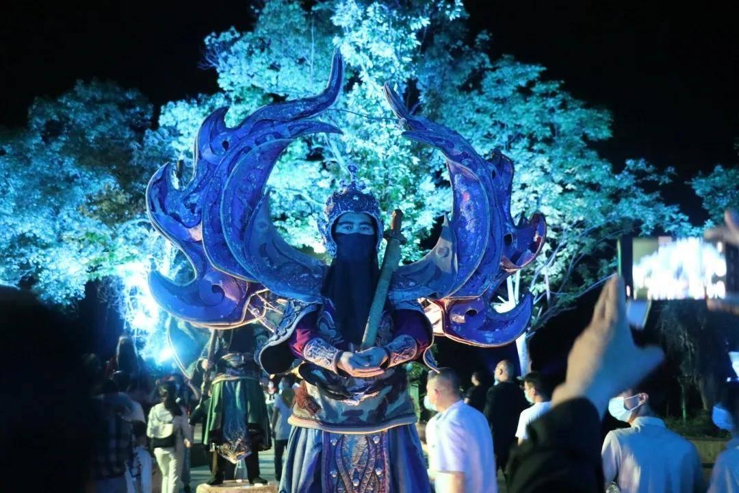 营救迷路的小男孩